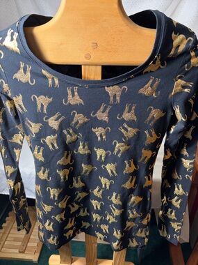 No Boundaries Women’s small Black Long-Sleeve Top with Gold Cat Print